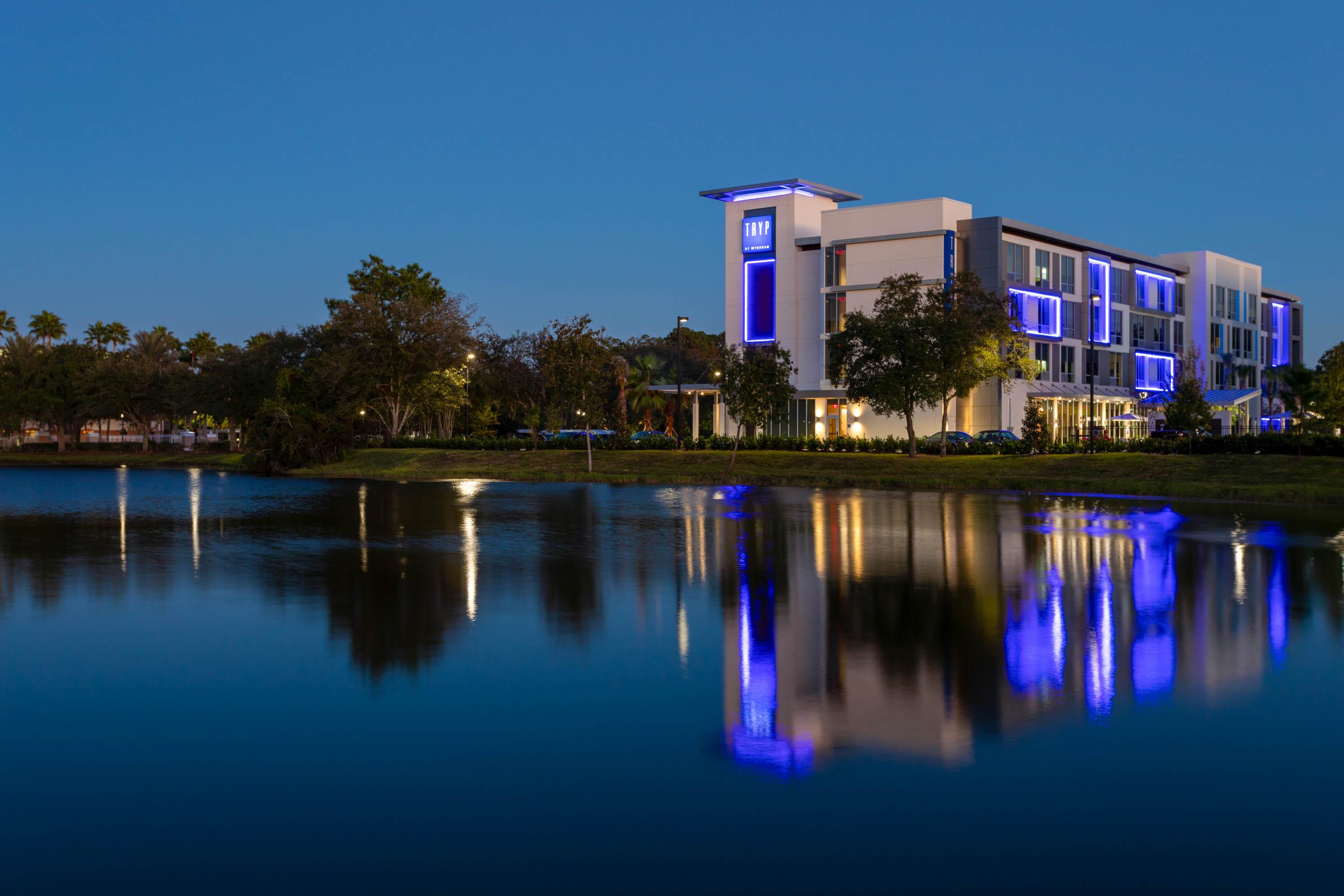 Tryp By Wyndham Orlando Hotel Williamsburg Exterior foto
