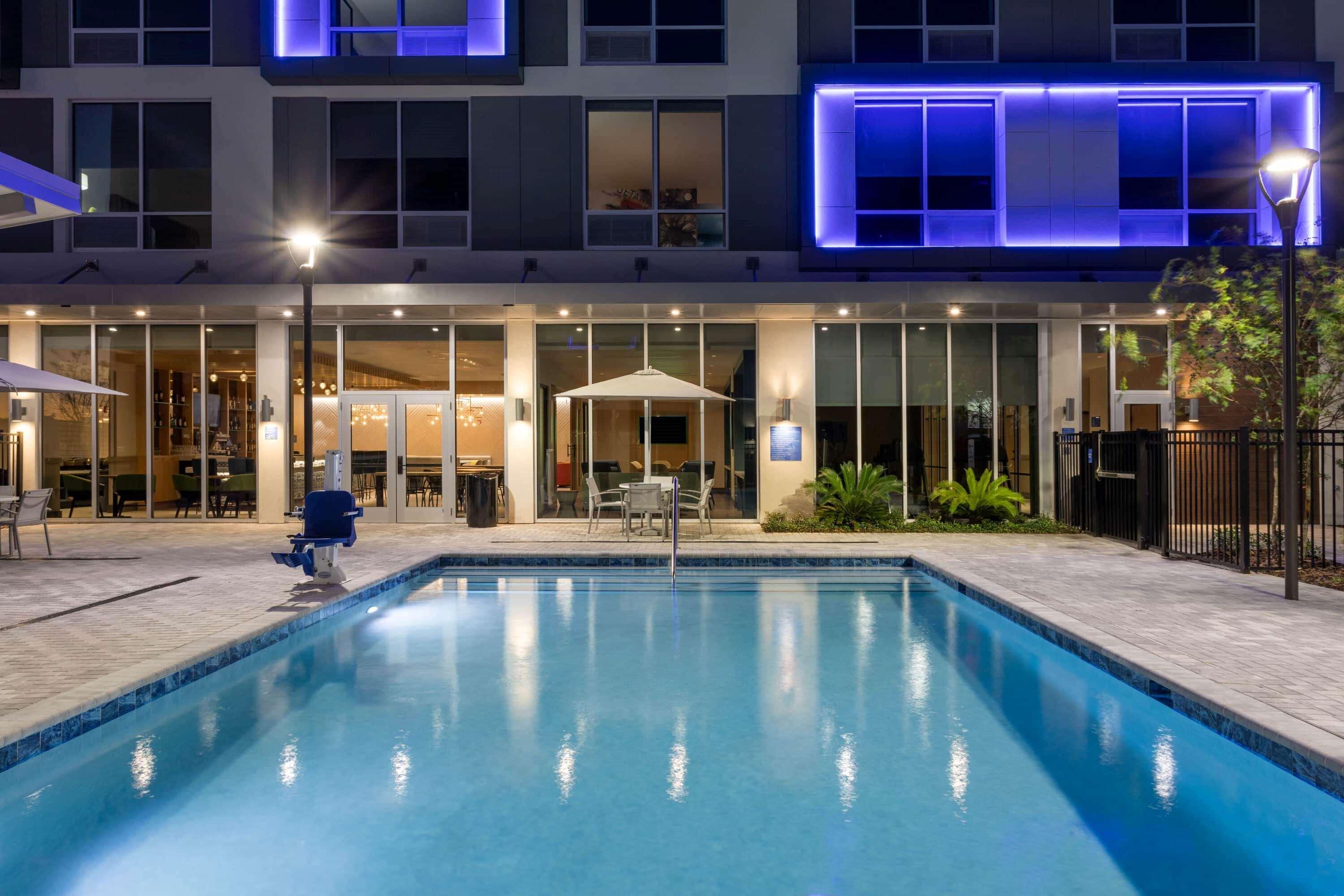 Tryp By Wyndham Orlando Hotel Williamsburg Exterior foto